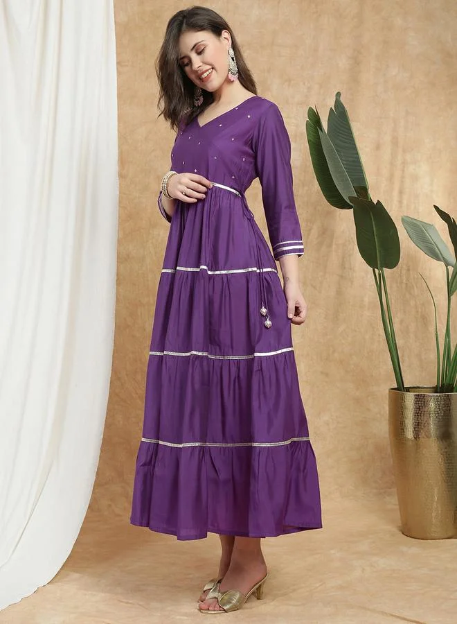 جلو باص فستان ماكسي نسائي بنفسجي مطرز بالترتر بطبقات